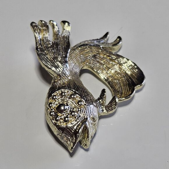 Vintage Pin Goldfish Koi Gold Tone Fancy Brooch Fish Hat Fins Lapel - Picture 9 of 10